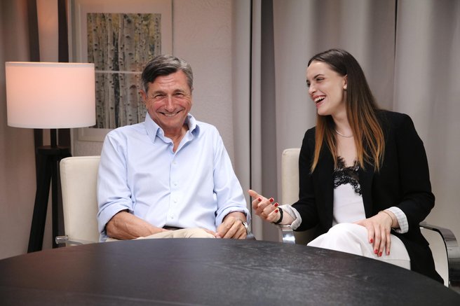 Borut Pahor v novem podkastu Mladim se govori o mladosti, pričakovanjih in vztrajnosti: "Mlada oseba ima dolžnost, da pobegne iz udobja"
