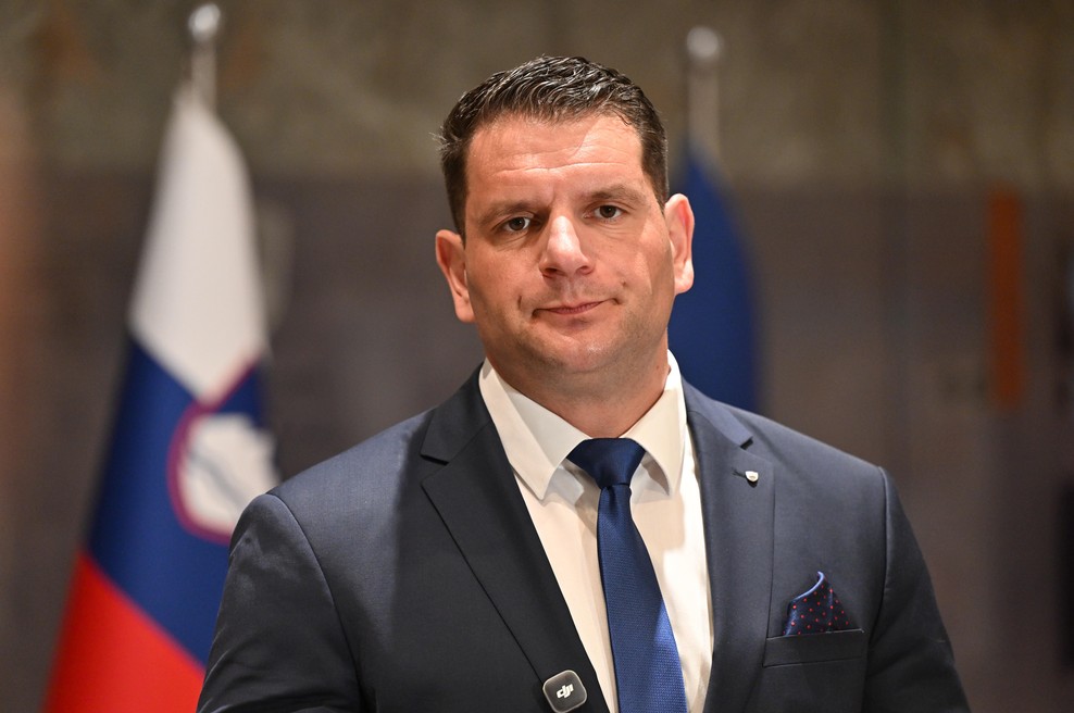 Pregrešno drago darilo Zoranu Stevanoviću: le kdo si ne želi prijateljev, ki si lahko privoščijo to (foto: Žiga Živulović/Bobo)