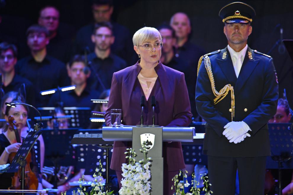 Če sta bili v prejšnjih letih v središču pozornosti Tina Gaber Golob in Urška Klakočar Zupančič, sta bila letos pod …