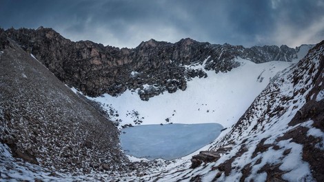 Roopkund himalaja indija jezero kosti ostanki kreta grcija trupla okostja skrivnost zgodovina preteklost clovestvo