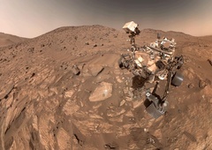 Rover Perseverance se je vrnil z vožnje po Marsu: NASA med pregledovanjem posnetkov naletela na osupljivo najdbo, ki bega znanstvenike