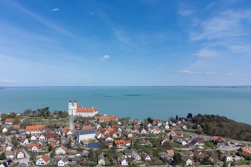 Kakšen Jadran, vse več Slovencev se odpravlja na to precej cenejšo poletno destinacijo v naši bližini (ni morje, a pravijo, da je vzdušje mediteransko) (foto: Profimedia)