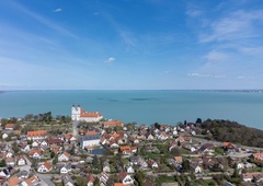 Kakšen Jadran, vse več Slovencev se odpravlja na to precej cenejšo poletno destinacijo v naši bližini (ni morje, a pravijo, da je vzdušje mediteransko)