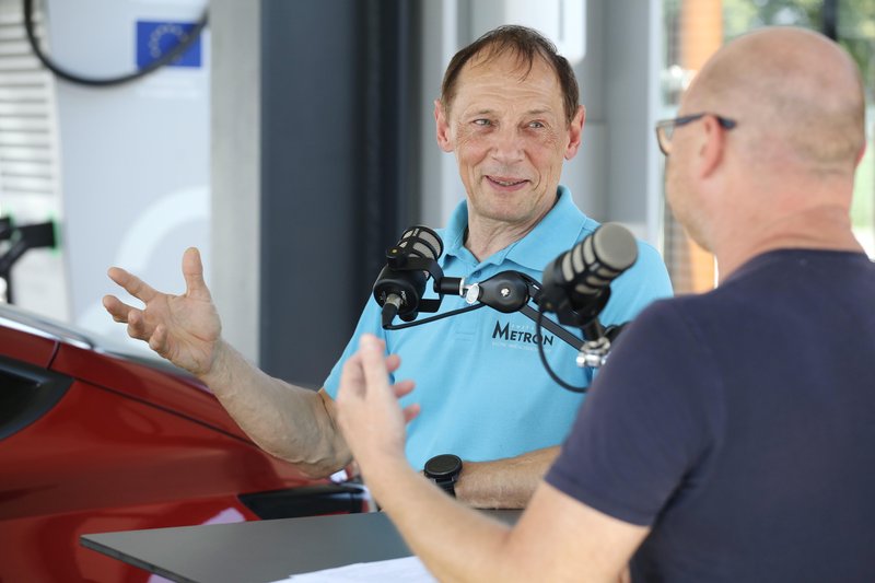 Podkast Avto Magazin X Petrol: Kako elektromobilnost v Sloveniji dojema njen pionir Andrej Pečjak?