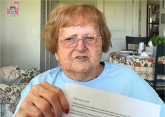 "Če hočem prirejati zabave, jih bom!" 96-letnica živi na polno, dom za starejše ji grozi z izselitvijo