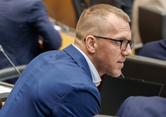 Poslanec Boris Mijić se javnosti ne oglaša, odšel naj bi na dopust: na telefon pa ga dobite, če iščete dobro plačano delo