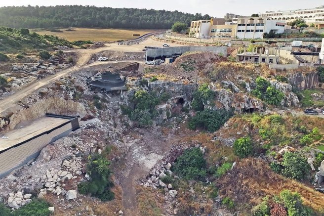Emil Aladjem Israel Antiquities Authority izrael jama zgodovina 400000 let preteklost hominini najdba odkritje