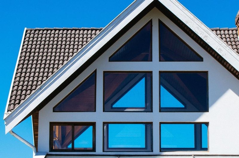 Hiša brez finančnega šoka: 12 odločitev, ki jih sprejmete pred prvo lopato