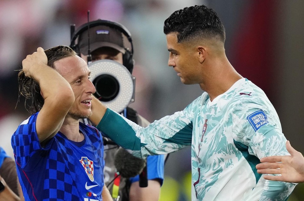 Čustveni trenutki po porazu Hrvaške: Ronaldo tolažil Modrića, ki ni skrival razočaranja (FOTO) (foto: Profimedia)