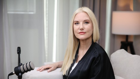 Suzana Lovec v podkastu Neobremenjeno: "Demokracija ne sloni na resničnostnih šovih"