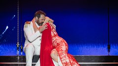 Sabina Cvilak in Mike Sterling, ki je upodobil Juana Peróna.