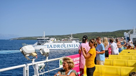 jadrolinija katamaran jelena ancona zadar italija hrvaska turizem morje jadransko morje obala pot potovanje turisti