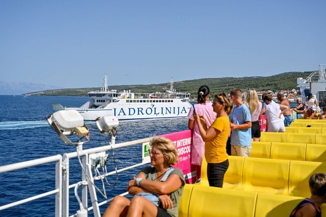 jadrolinija katamaran jelena ancona zadar italija hrvaska turizem morje jadransko morje obala pot potovanje turisti