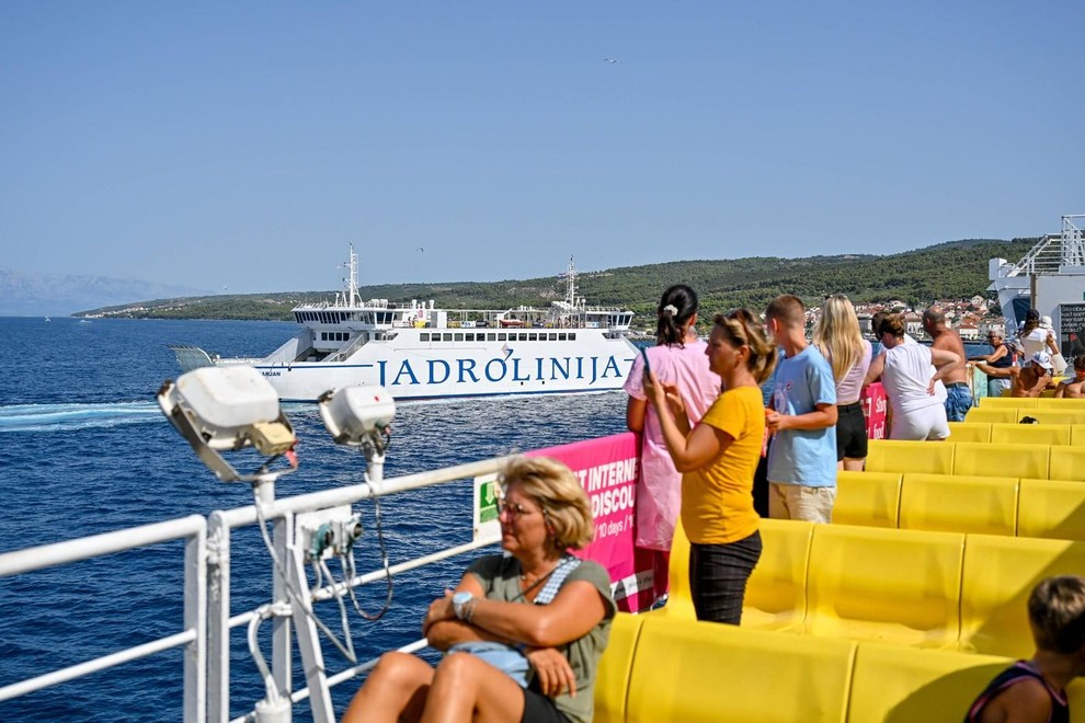 jadrolinija katamaran jelena ancona zadar italija hrvaska turizem morje jadransko morje obala pot potovanje turisti