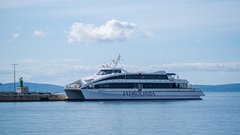 jadrolinija katamaran jelena ancona zadar italija hrvaska turizem morje jadransko morje obala pot potovanje turisti