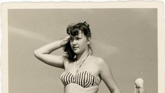 
                                                         bikini