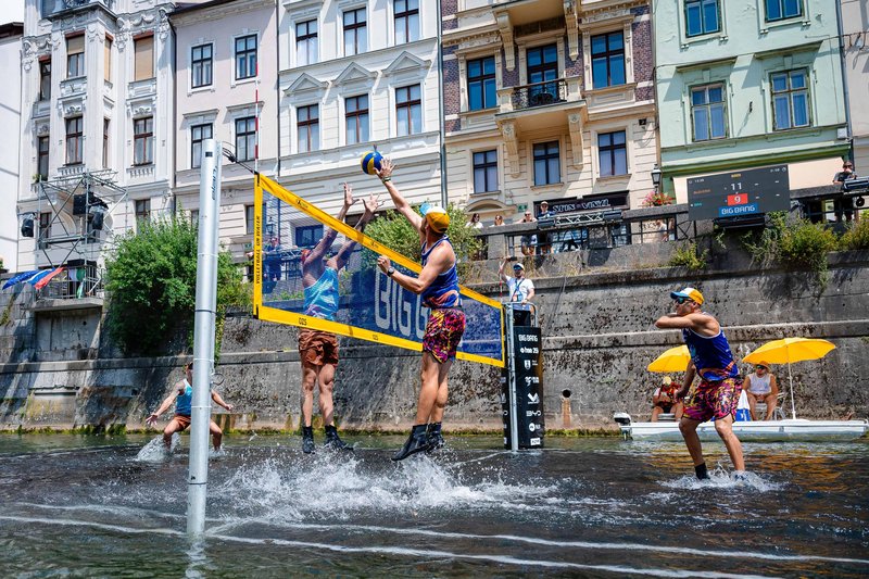 V centru Ljubljane se je odvil pravi spektakel: takšne gneče že dolgo ne pomnijo (FOTO)