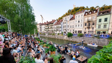 V centru Ljubljane se je odvil pravi spektakel: takšne gneče že dolgo ne pomnijo (FOTO)