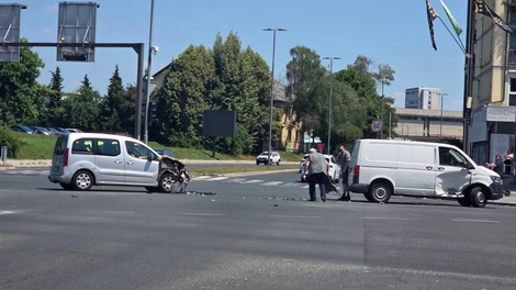 Ljubljanski bermudski trikotnik prometnih nesreč: streljaj od centra v tem križišču spet počilo - že drugič danes! (FOTO)