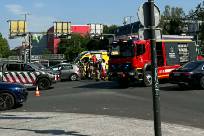 V centru Ljubljane se je zgodila prometna nesreča: na kraju so rešilci in gasilci (FOTO)