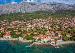 Super poletni namig: na tem hrvaškem otoku obiskovalce čakajo brezplačne vinske degustacije. Letos še ena velika novost!