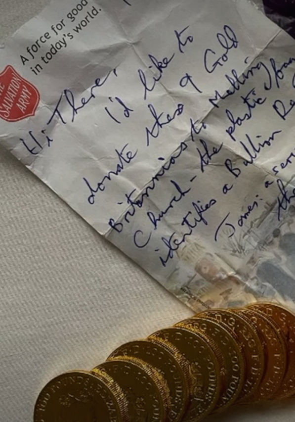 zlati kovanci zaklad cerkev anglija odkritje bbc resitev obup britanija denar zaprtje