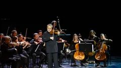 Znani violinist Vadim Repin pred nastopom v Ljubljani: "Lepota izvajanja klasične glasbe je ustvariti dialog, pogovor!"