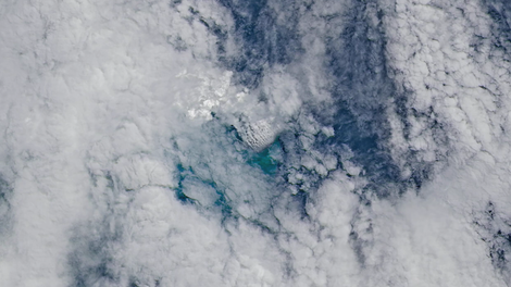 podzemni izbruh vulkan ocean nasa sateliti posnetek dogajanje zemlja narava okolje