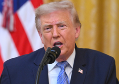 ZDA v dimu zaradi grozljivih požarov v Kanadi: Donald Trump namesto pomoči sosednji državi grozi s carinami