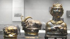 Hoxne Hoard zaklad rimljani anglija britanija preteklost najdba kladivo detektor kovin peter upokojenec zgodovina osupljivo