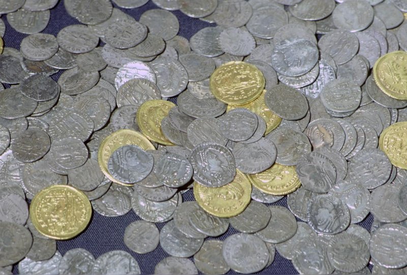 Hoxne Hoard zaklad rimljani anglija britanija preteklost najdba kladivo detektor kovin peter upokojenec zgodovina osupljivo
