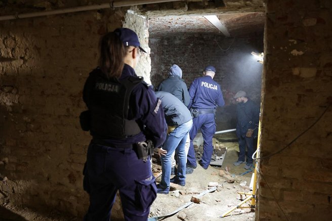 Poljska klet delavci odkritje orozje