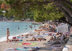 Turisti na Hrvaškem doživeli hladen tuš: to jih je pričakalo na plaži, domačini pa niso skrivali navdušenja