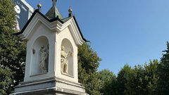 Celovska Debelo znamenje romarji