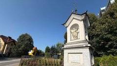 Celovska Debelo znamenje romarji