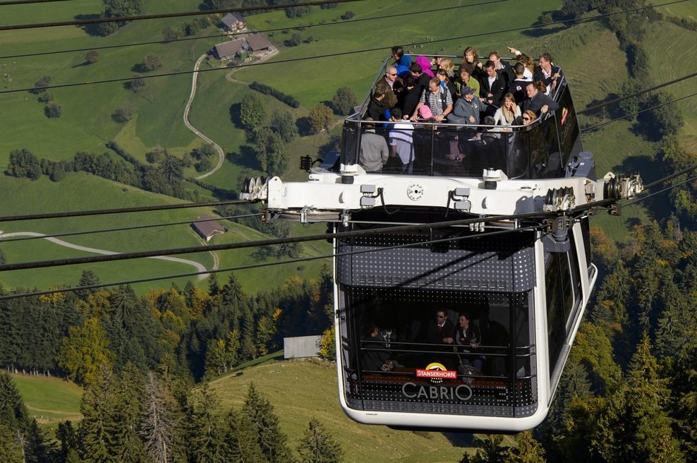 Spektakularna vožnja, ki bi se odlično prilegla tudi v slovenskih Alpah — kam po takšno edinstveno gorsko dogodivščino? (foto: Profimedia)