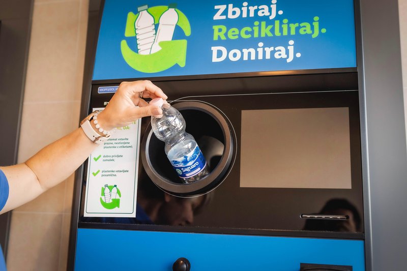 Prinesite prazne plastenke v Lidl in podprite Društvo Tačke pomagačke