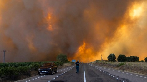 V Španiji še vedno divjajo smrtonosni požari: evakuirali so več vasi, razmere se lahko še poslabšajo
