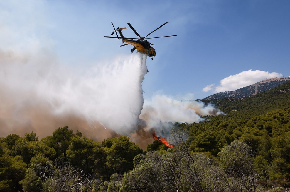 Grozljiva nesreča med gašenjem požara: trčila in strmoglavila dva gasilska helikopterja (foto: Profimedia)