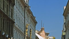 Nostalgičen posnetek Ljubljane raznežil splet: tako je bila pred 30 leti videti ena najbolj znanih ulic