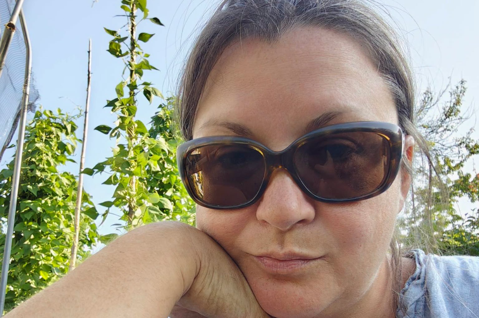 Katja Kokot razkrila, zakaj zunaj čez noč nastavlja posode z vodo: k temu početju je pozvala tudi ostale (foto: Facebook/Katja Kokot)