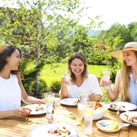 Povabite na osvežilno poletno kosilo – recept, ki preseneti in navduši