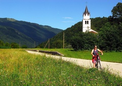 Številke ne lažejo: med turisti opevana slovenska dolina letos beleži še večji naval, širi se tudi zanimiv turistični trend