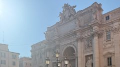 
                                                         Rim turisti fontana Trevi ograja