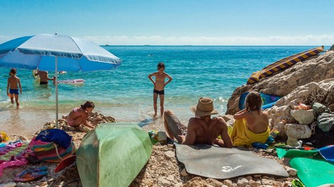 Hrvaška Jadran morje plaza kopalci turisti