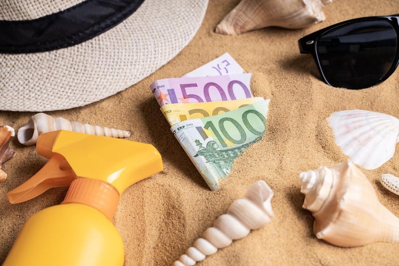 Nihče ga ne bo našel: 5 trikov, kako skriti denar na plaži