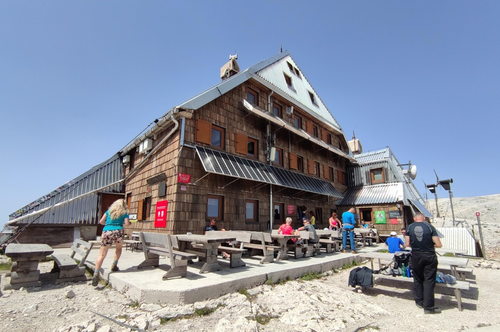 "Naj bo prijazna do turistov vseh narodnosti." Ena naših najbolj obleganih planinskih koč praznuje 130 let — kdo stoji za njeno postavitvijo? (foto: Slaven Branislav Babic/Bobo)