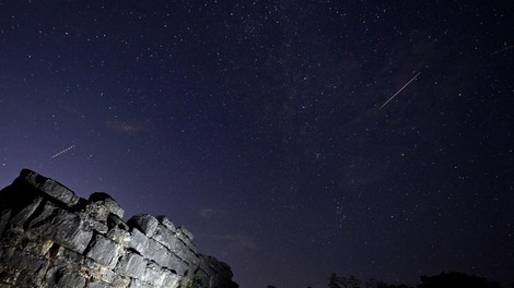 Apophis zemlja luna sonce vesolje galaksija osoncje nasa evropa narava astro