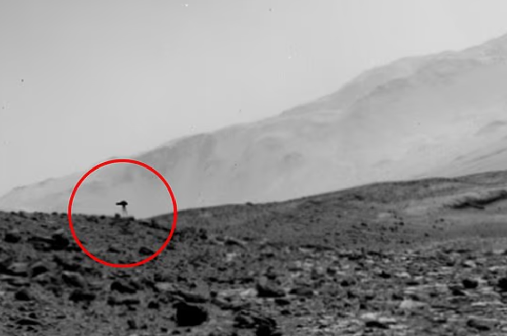 Kari brskala po arhivu agencije NASA in prebledela: srhljiva najdba na Marsu zares priča, da je vse, kar se trudijo skriti, čista resnica?! (foto: NASA)