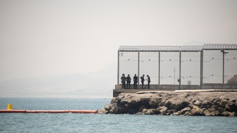 Migranti ponovno želeli vstopiti v Ceuto: oblasti so hitro ukrepale, sledilo je tole